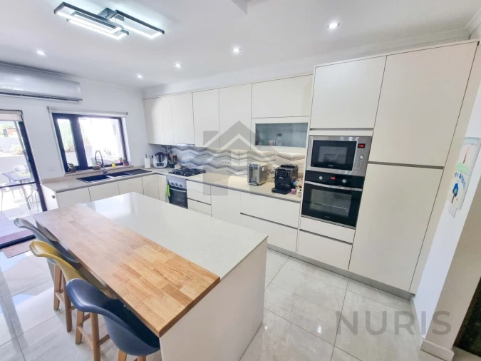 Moradia T5 para Venda em Estômbar e Parchal Foto 14