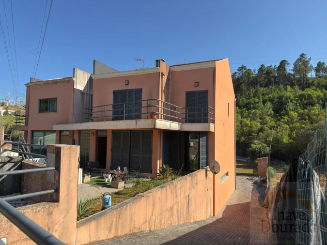 Moradia T4 para Venda em Santa Clara e Castelo Viegas