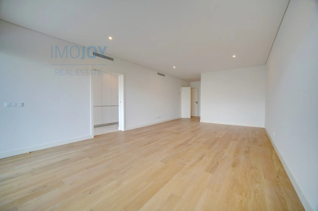 Apartamento T4 para Arrendamento em Algés, Linda-A-Velha e Cruz Quebrada-Dafundo Foto 4