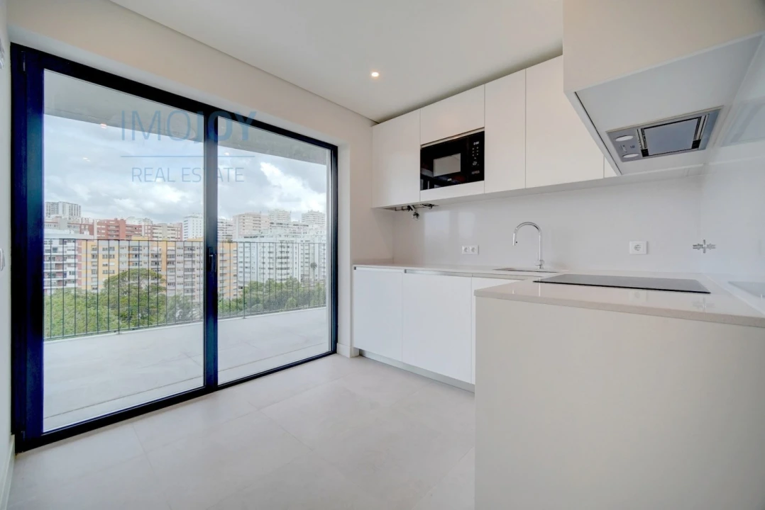 Apartamento T4 para Arrendamento em Algés, Linda-A-Velha e Cruz Quebrada-Dafundo Foto 8