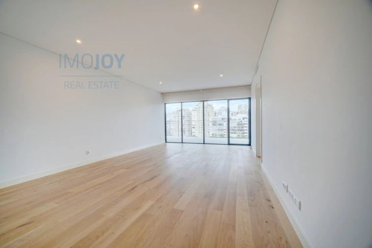 Apartamento T4 para Arrendamento em Algés, Linda-A-Velha e Cruz Quebrada-Dafundo Foto 3