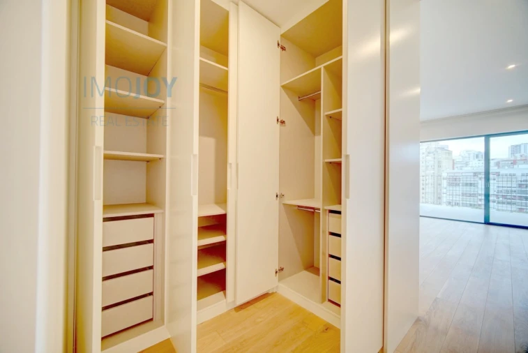 Apartamento T4 para Arrendamento em Algés, Linda-A-Velha e Cruz Quebrada-Dafundo Foto 17