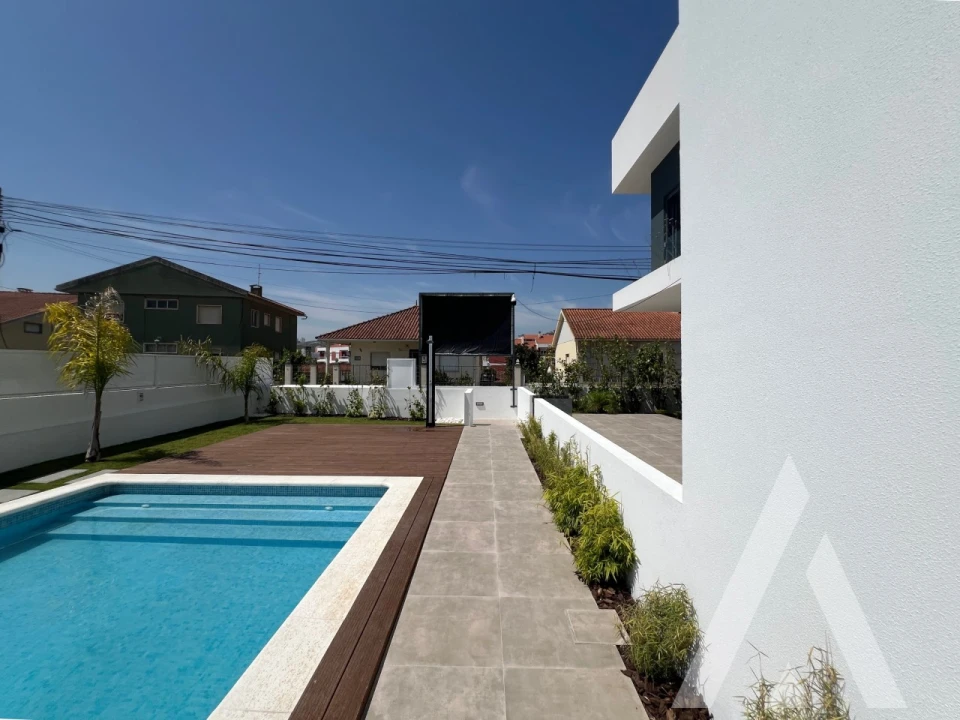 Moradia T4 para Venda em Loures Foto 5