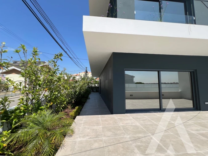 Moradia T4 para Venda em Loures Foto 4