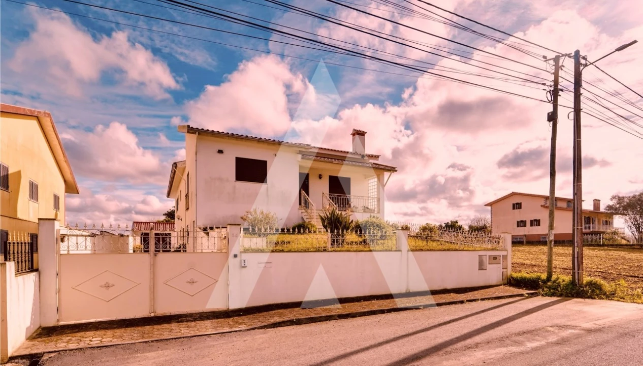 Moradia T4 para Venda em Oliveirinha Foto 16