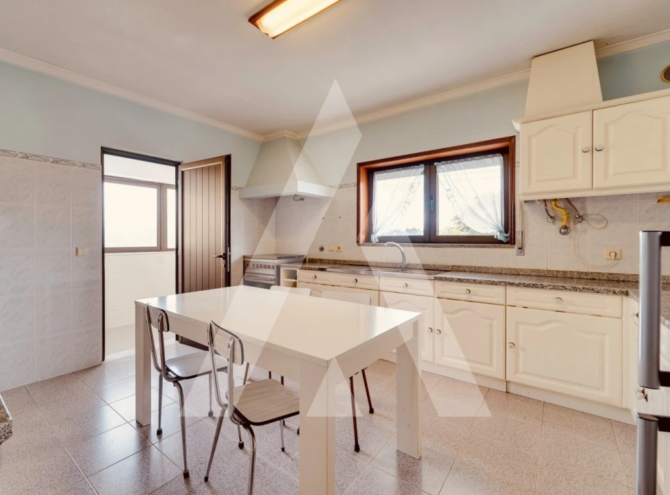 Moradia T4 para Venda em Oliveirinha Foto 1