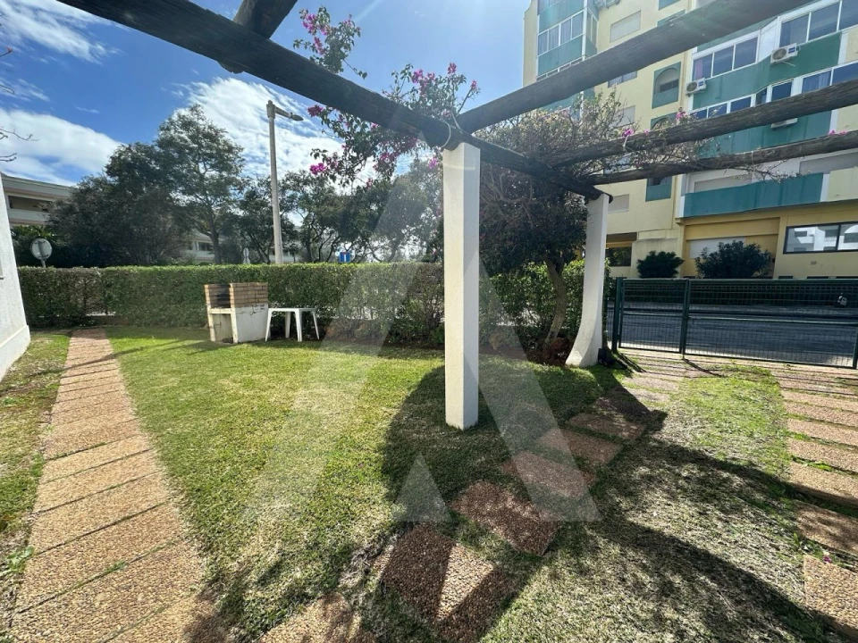 Apartamento T2 para Arrendamento em Quarteira Foto 11