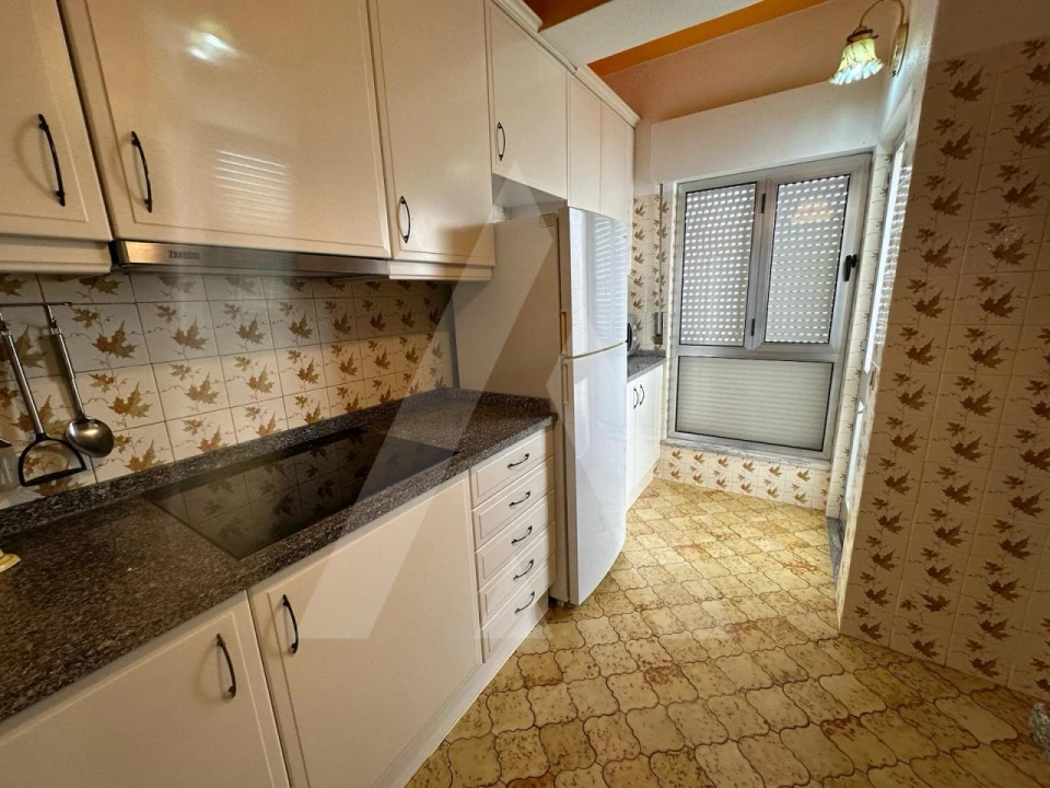 Apartamento T2 para Arrendamento em Quarteira Foto 8