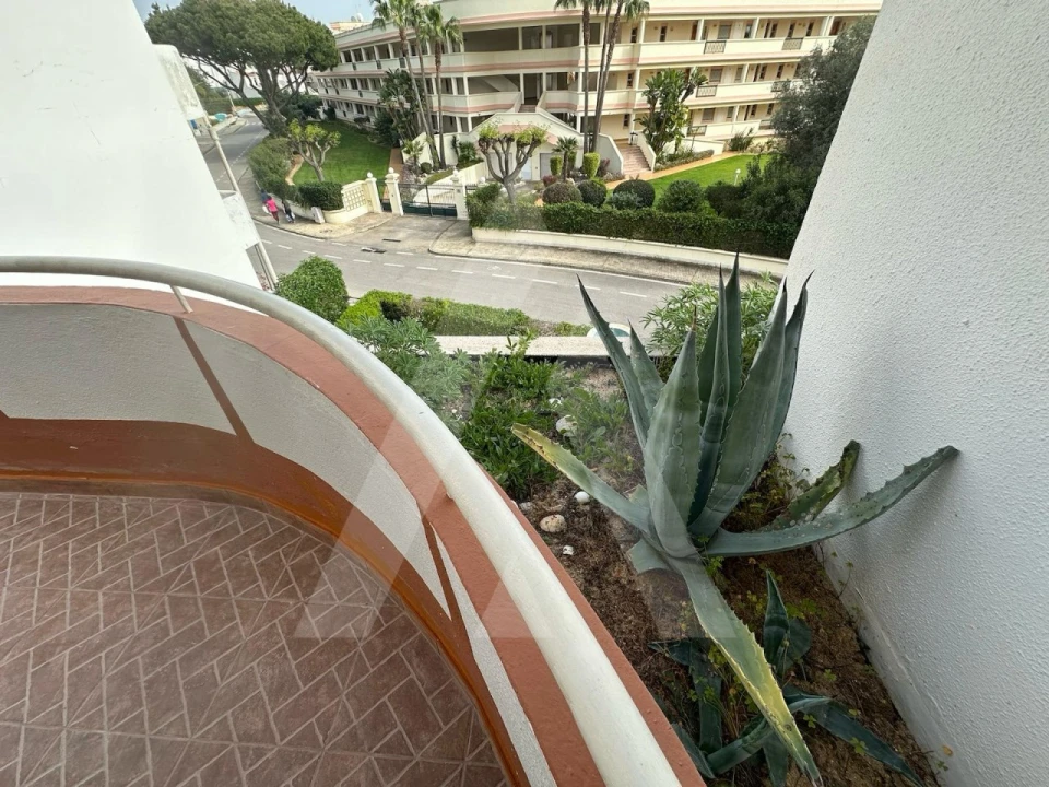 Apartamento T2 para Arrendamento em Quarteira Foto 23