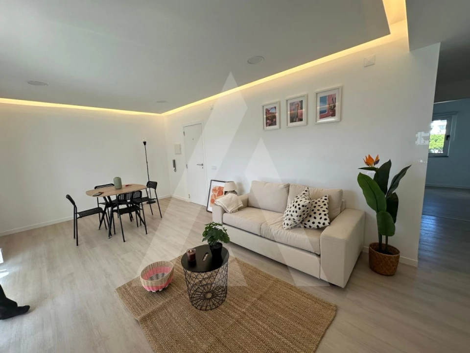 Apartamento T2 para Arrendamento em Quarteira Foto 2