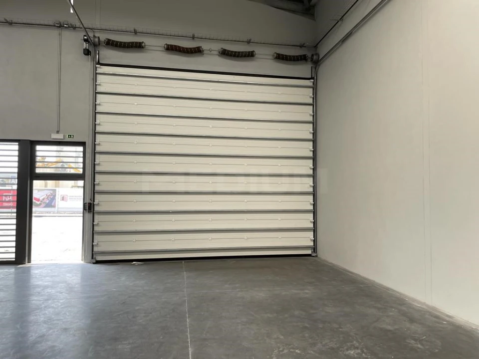 Armazém para Arrendamento em Vilarinho das Cambas Foto 3