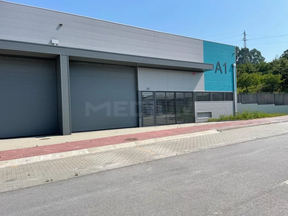 Armazém para Arrendamento em Vilarinho das Cambas Foto 6