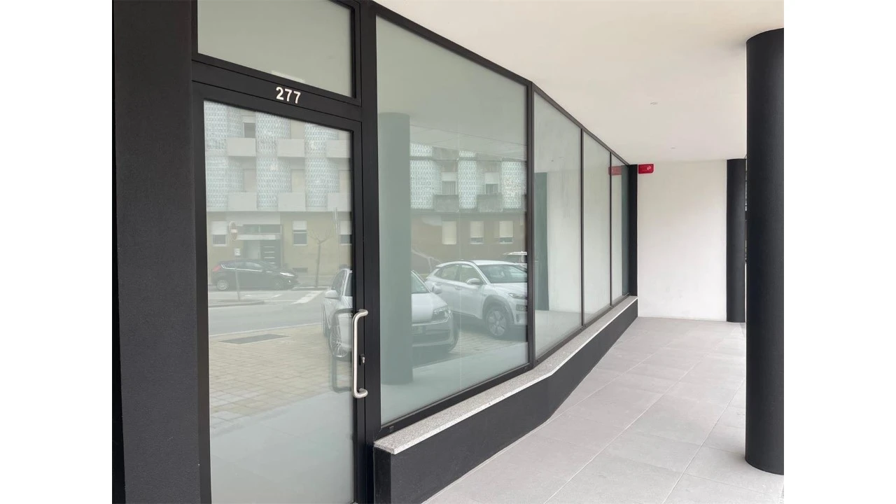 Loja para Arrendamento em Arcozelo Foto 4