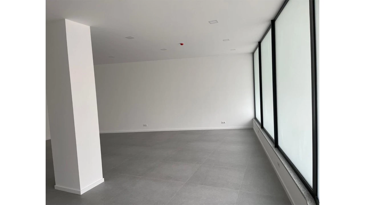 Loja para Arrendamento em Arcozelo Foto 2