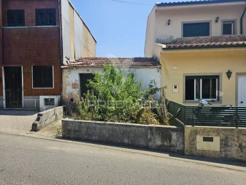 Moradia T2 para Venda em Vila Cova da Lixa e Borba de Godim