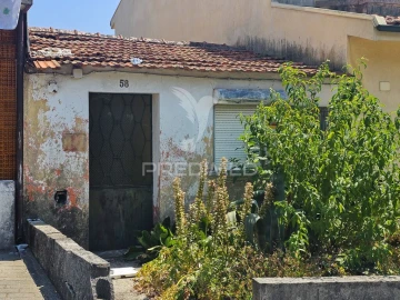 Moradia T2 para Venda em Vila Cova da Lixa e Borba de Godim