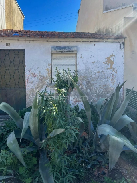 Moradia T2 para Venda em Vila Cova da Lixa e Borba de Godim