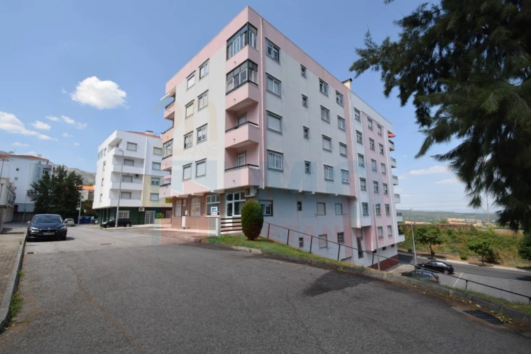 Loja para Venda em Covilhã e Canhoso