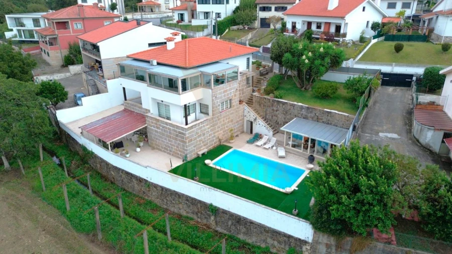 Moradia T4 para Venda em Ribeira Foto 1