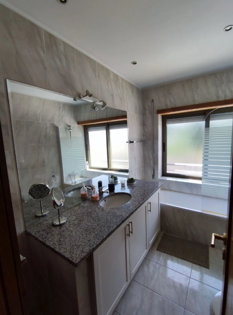 Apartamento T3 para Arrendamento em Arcozelo Foto 19