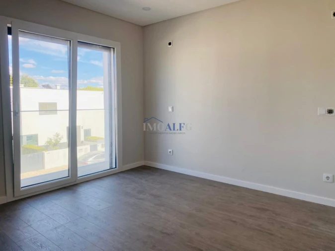 Moradia T4 para Venda em Alcochete Foto 4