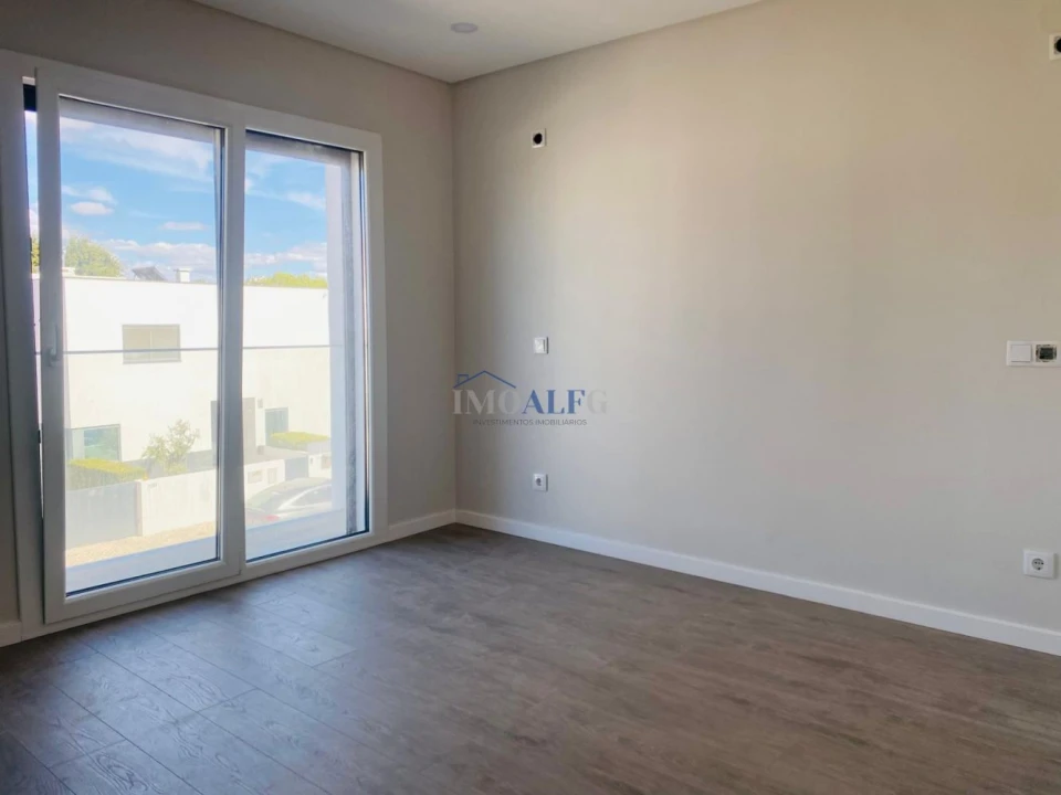 Moradia T4 para Venda em Alcochete Foto 4