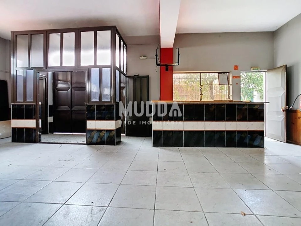 Loja para Arrendamento em Santa Maria Maior Foto 3