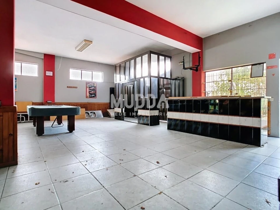 Loja para Arrendamento em Santa Maria Maior Foto 2