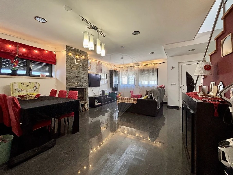 Moradia T3 para Venda em Fanhões Foto 3