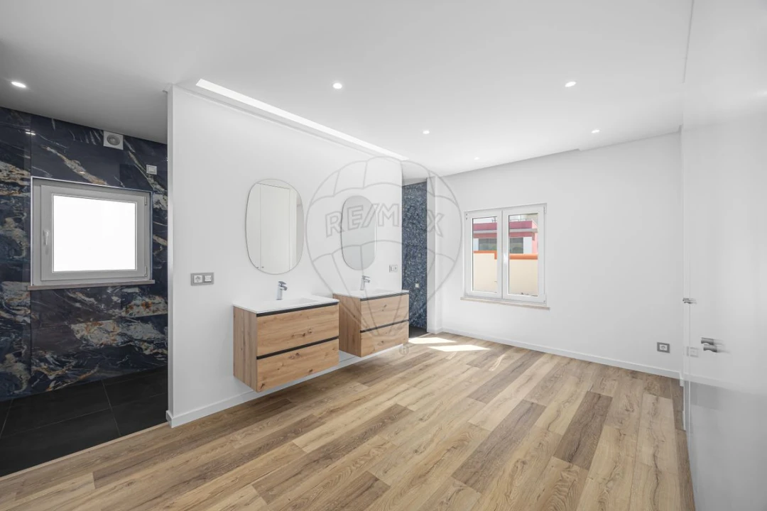 Moradia T6 para Venda em São Pedro da Cadeira Foto 16