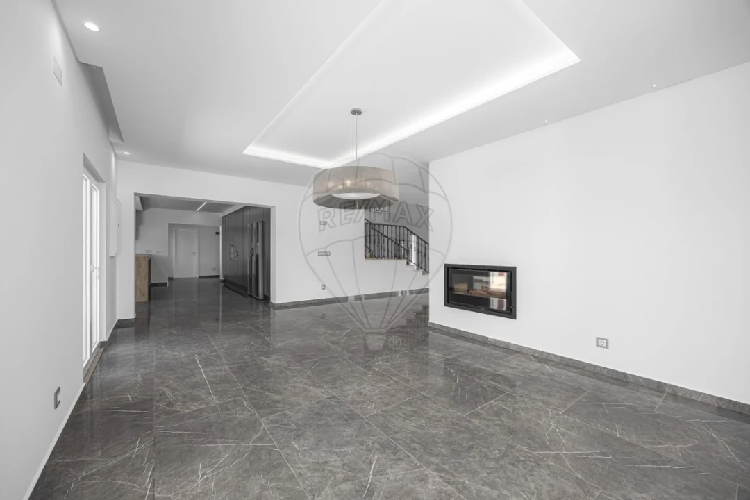 Moradia T6 para Venda em São Pedro da Cadeira Foto 11