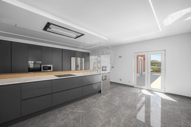 Moradia T6 para Venda em São Pedro da Cadeira Foto 13