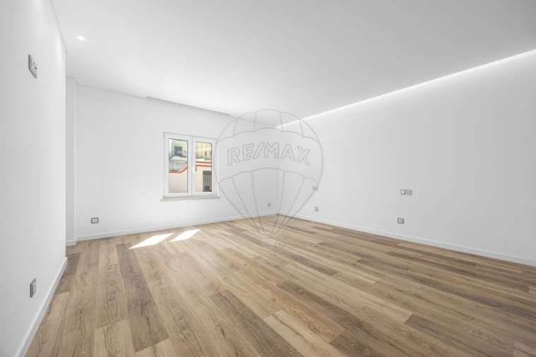 Moradia T6 para Venda em São Pedro da Cadeira Foto 26