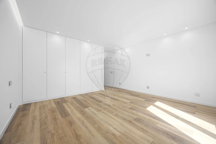 Moradia T6 para Venda em São Pedro da Cadeira Foto 27