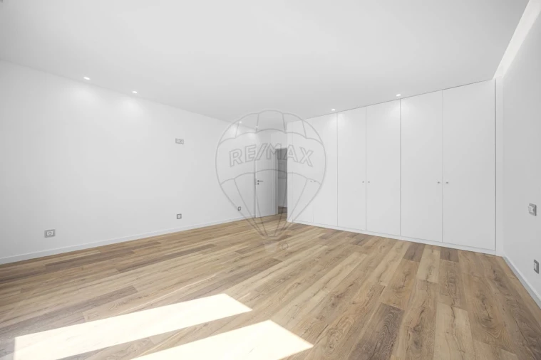 Moradia T6 para Venda em São Pedro da Cadeira Foto 19