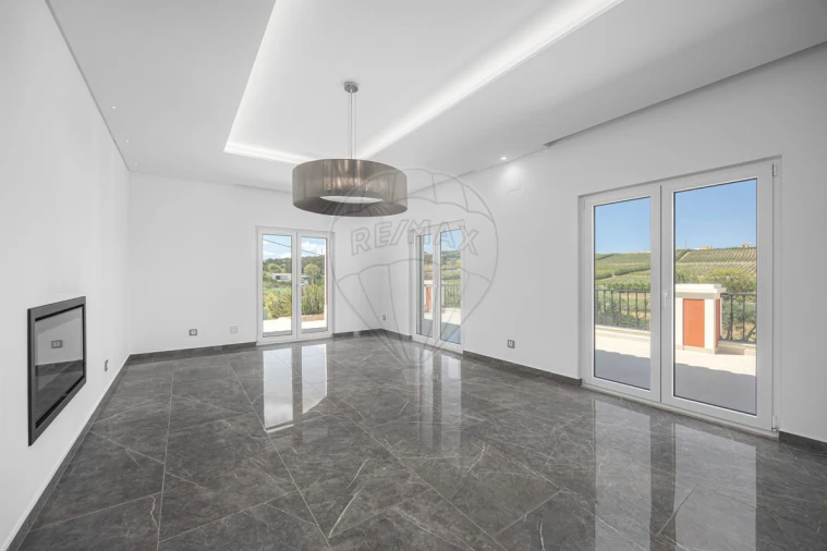 Moradia T6 para Venda em São Pedro da Cadeira Foto 10