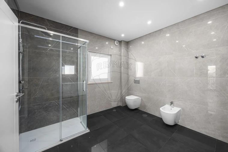 Moradia T6 para Venda em São Pedro da Cadeira Foto 28