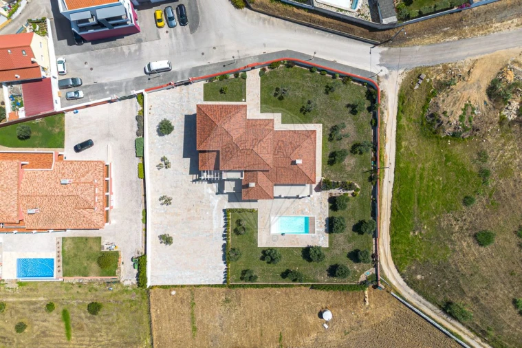 Moradia T6 para Venda em São Pedro da Cadeira Foto 38