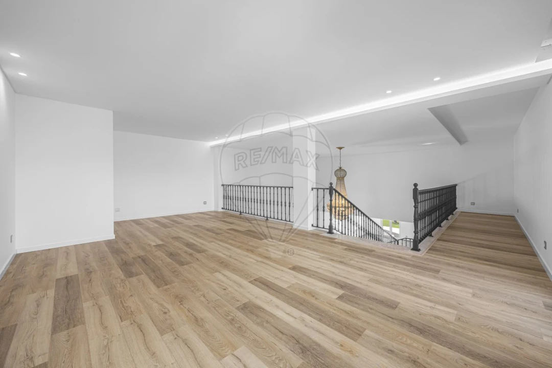 Moradia T6 para Venda em São Pedro da Cadeira Foto 22