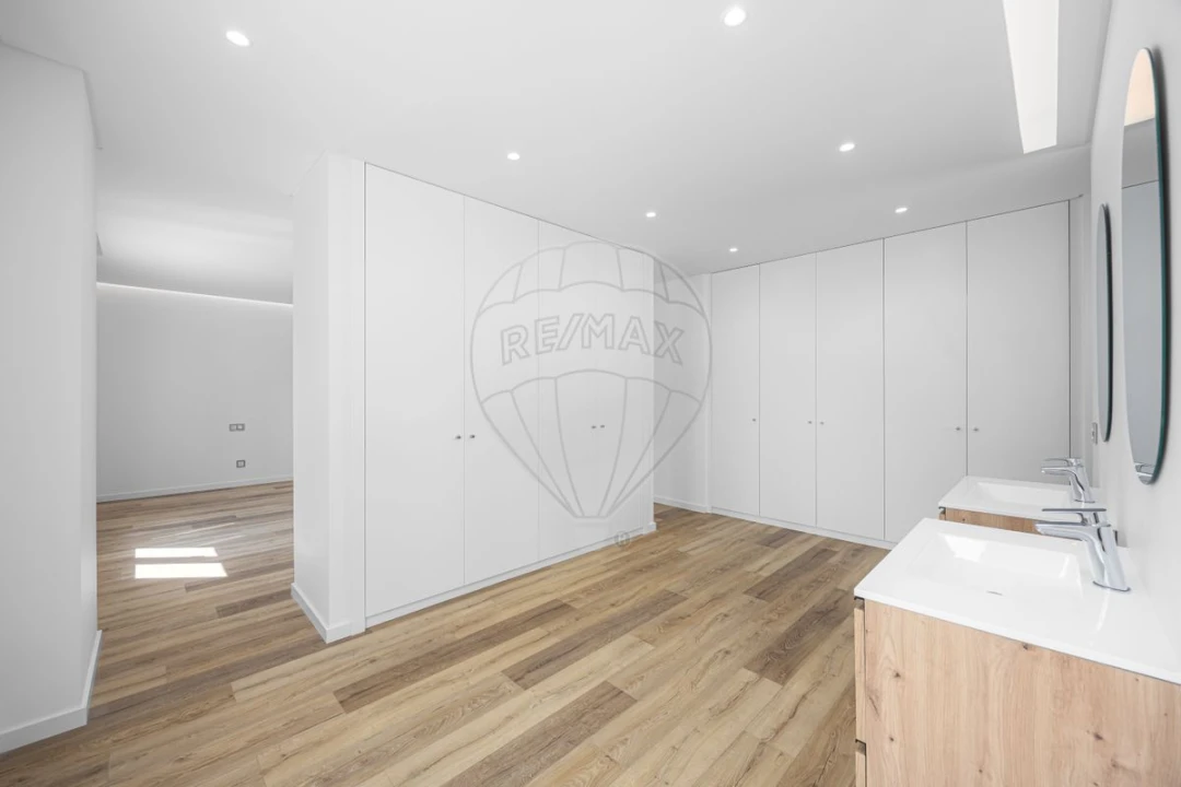 Moradia T6 para Venda em São Pedro da Cadeira Foto 15