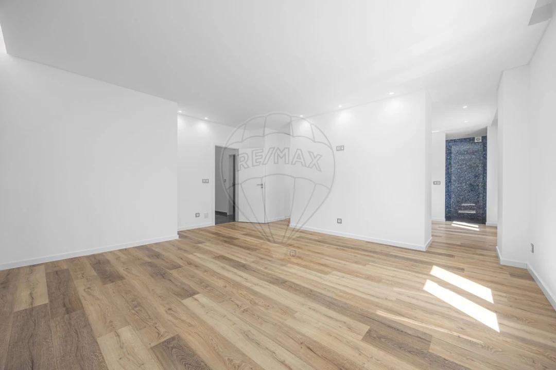 Moradia T6 para Venda em São Pedro da Cadeira Foto 14