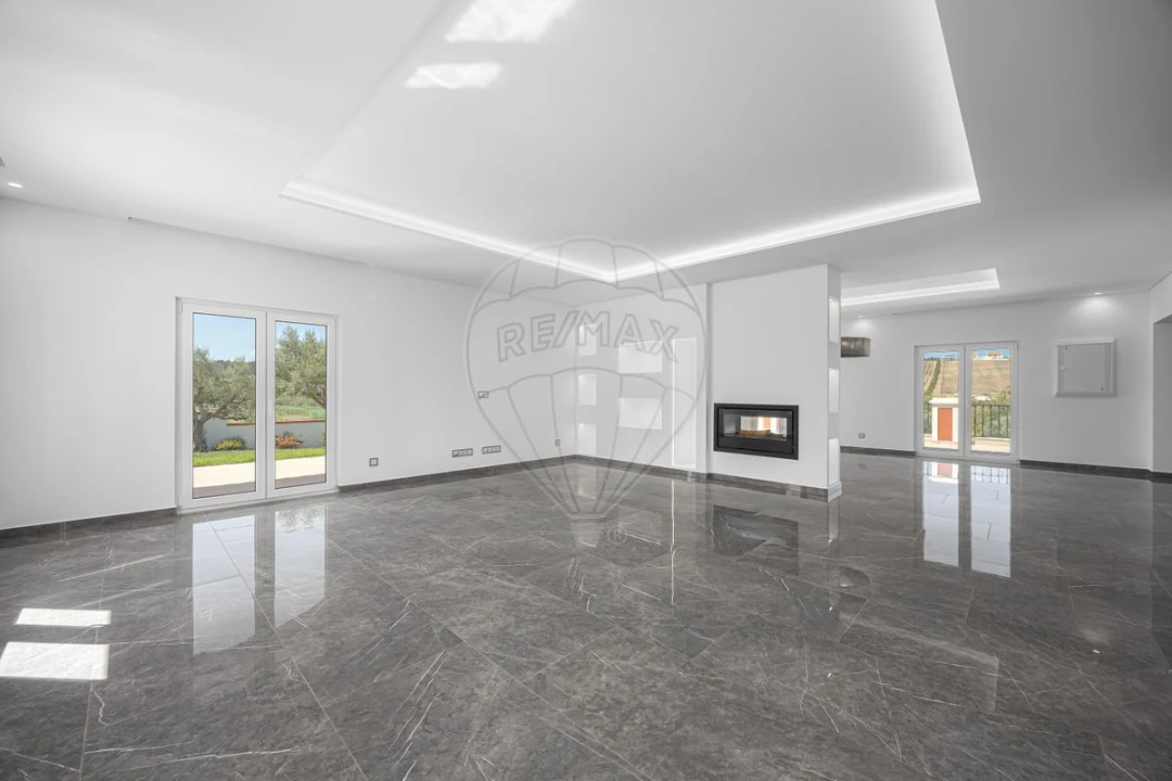 Moradia T6 para Venda em São Pedro da Cadeira Foto 9