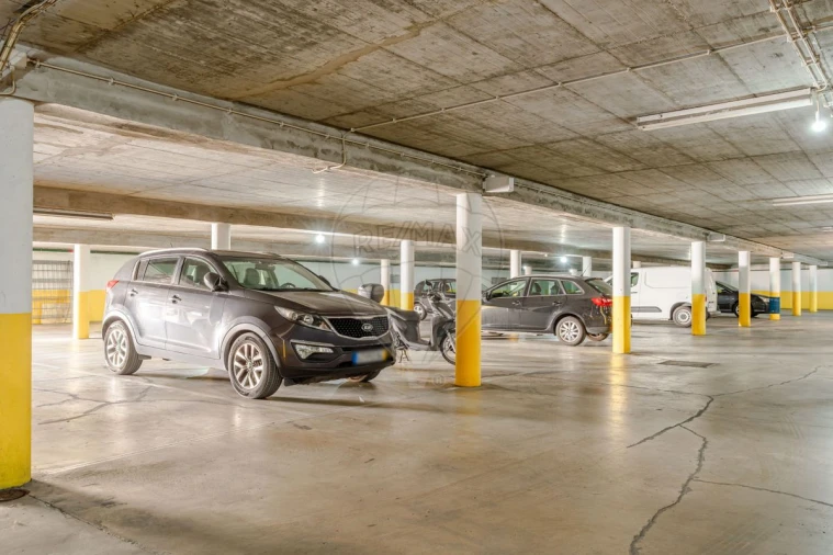 Apartamento T4 para Venda em Caparica e Trafaria Foto 10