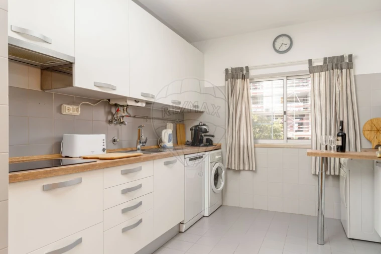 Apartamento T4 para Venda em Caparica e Trafaria Foto 1