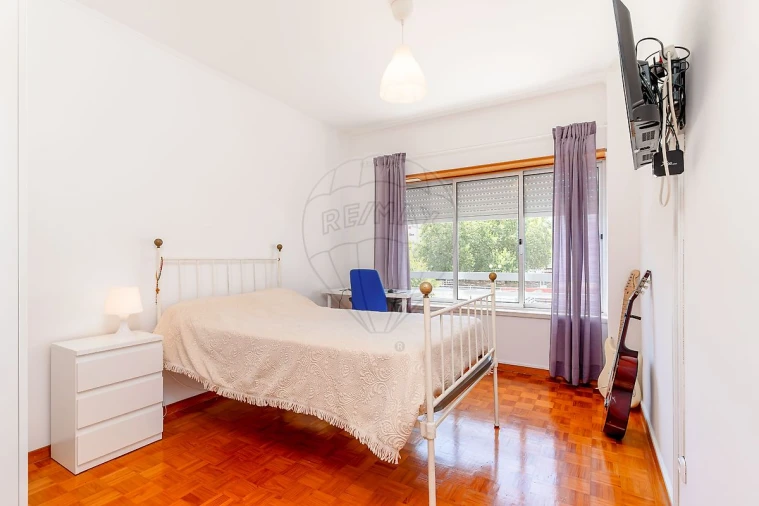 Apartamento T4 para Venda em Caparica e Trafaria Foto 3