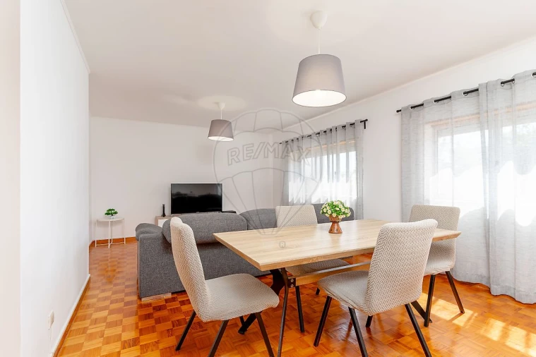 Apartamento T4 para Venda em Caparica e Trafaria Foto 9