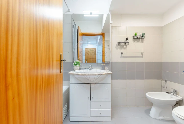 Apartamento T4 para Venda em Caparica e Trafaria Foto 5