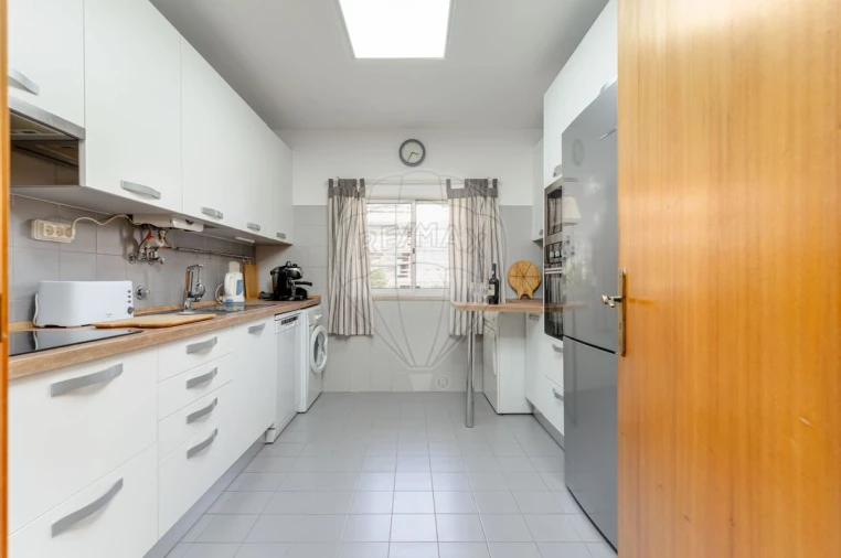 Apartamento T4 para Venda em Caparica e Trafaria Foto 8