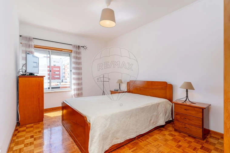 Apartamento T4 para Venda em Caparica e Trafaria Foto 12