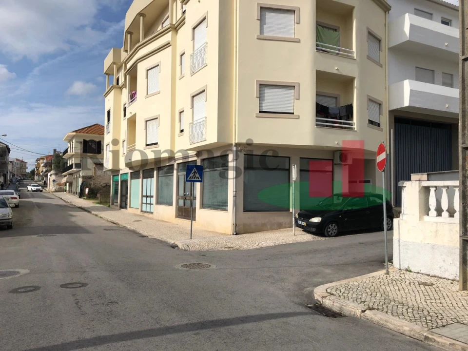 Loja para Venda em Rio Maior Foto 1